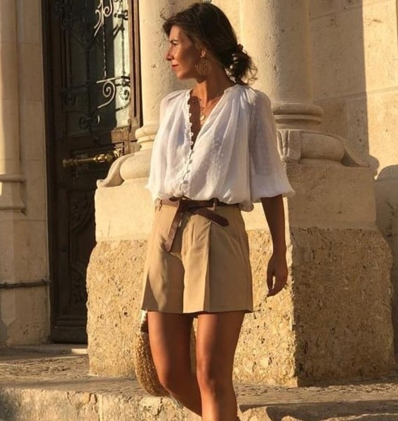 Cămașă modernă de damă cu decolteu în V adânc și șifon