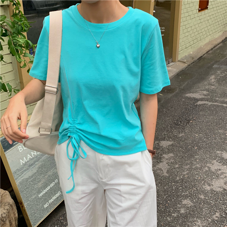 Női póló rövid ujjal és nyakkendővel