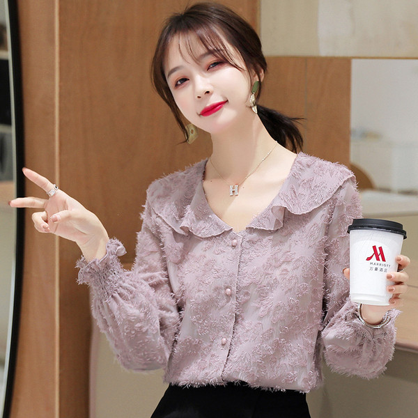 Alkalmi női ing gombokkal, spitz nyakkivágással és hosszú ujjakkal