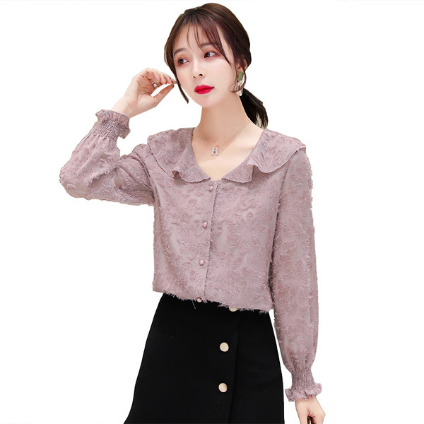 Alkalmi női ing gombokkal, spitz nyakkivágással és hosszú ujjakkal