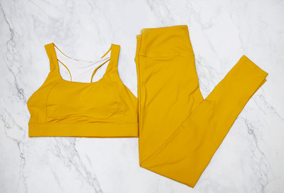 Fitnesshez alkalmas női szett - leggings és rövid felső