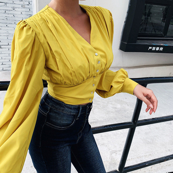 Cămașă scurtă modernă, cu decolteu în V adânc și mâneci bufante