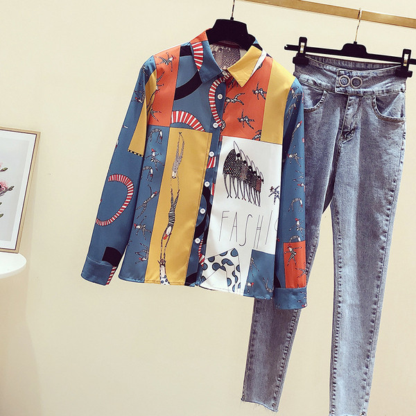 Cămașă de damă modernă cu model și guler clasic - două modele