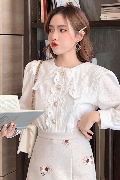 Cămașă casual de damă cu dantelă și nasturi în alb