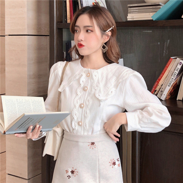 Cămașă casual de damă cu dantelă și nasturi în alb