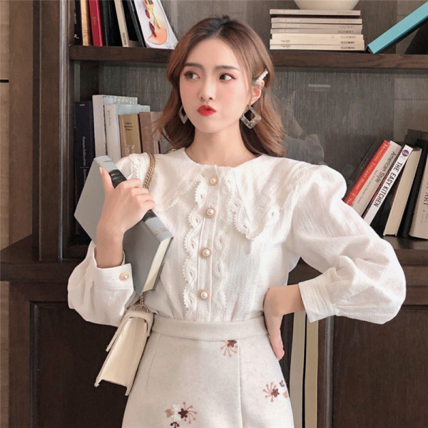 Cămașă casual de damă cu dantelă și nasturi în alb