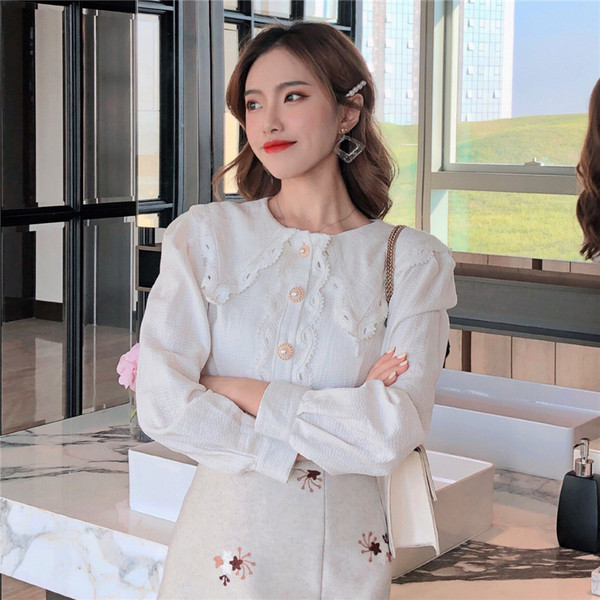 Cămașă casual de damă cu dantelă și nasturi în alb