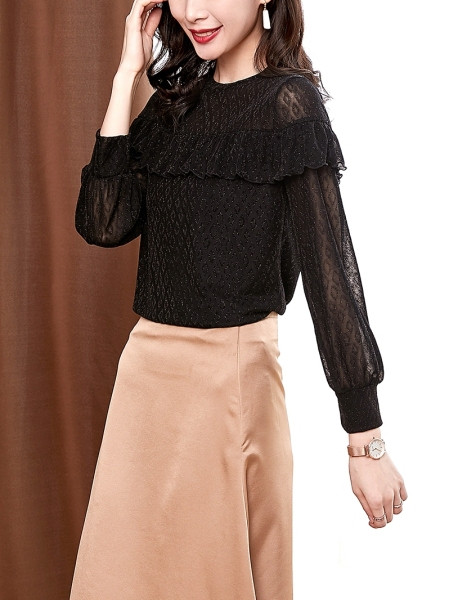 Korszerű női blúz kerek nyakkivágással, széles ujjakkal