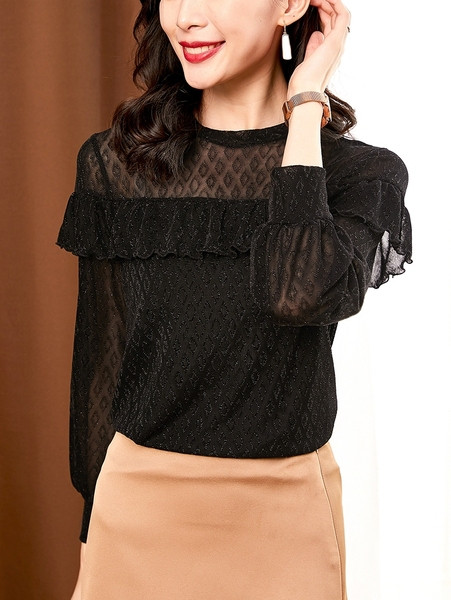 Korszerű női blúz kerek nyakkivágással, széles ujjakkal