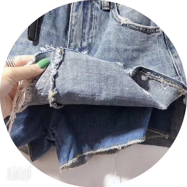 Дамска дънкова пола с разкъсани мотиви и метални нитове 