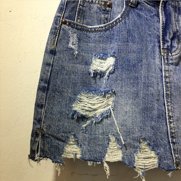 Fusta de dama casual din denim cu motive rupte