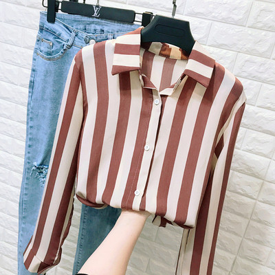 Cămașă de damă în dungi cu guler clasic și mâneci lungi