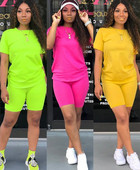 Kétrészes női sportkészlet, pólóval és nadrággal