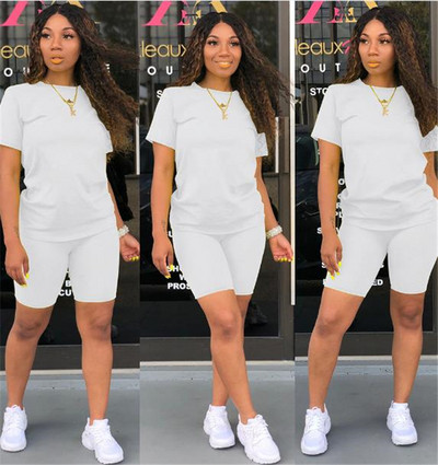 Kétrészes női sportkészlet, pólóval és nadrággal