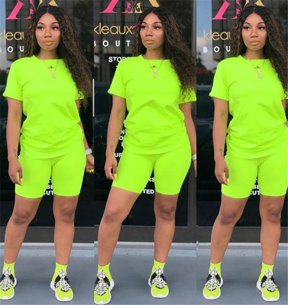 Kétrészes női sportkészlet, pólóval és nadrággal