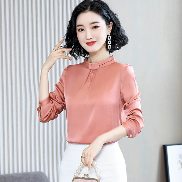 Модерна дамска блуза с ниска яка и дълъг ръкав