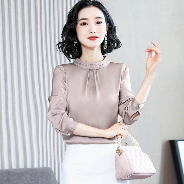 Модерна дамска блуза с ниска яка и дълъг ръкав