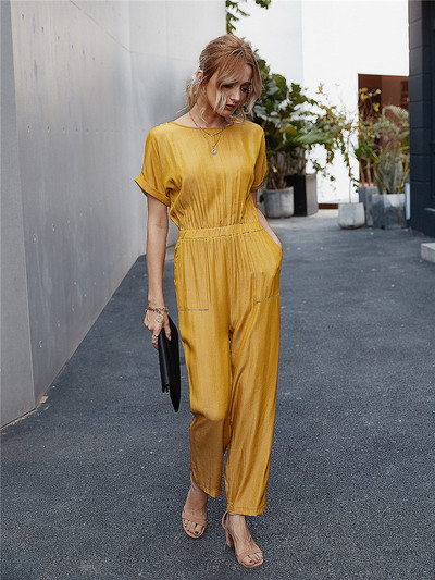 Moderan dugi ženski kombinezon s okruglim izrezom i kratkim rukavima