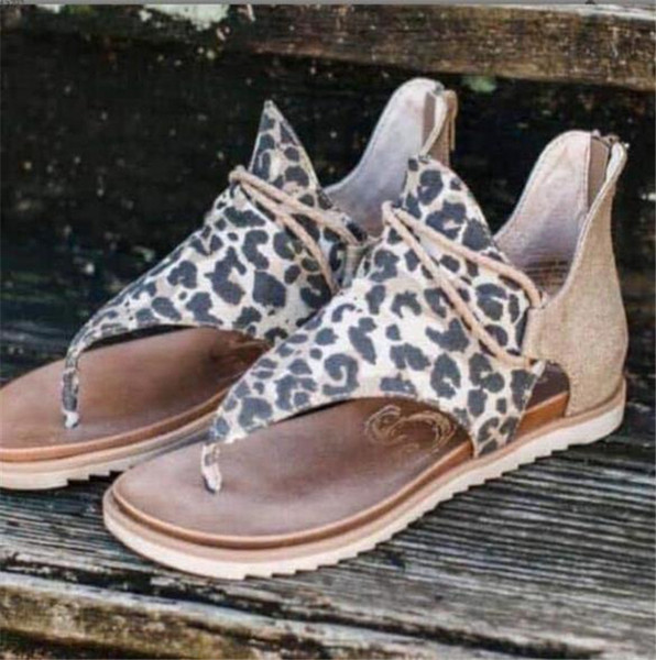 Ženske ležerne sandale s ravnim potplatom i životinjskim uzorkom