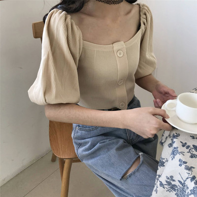 Bluză de damă de ultimă generație cu nasturi și mâneci căzute