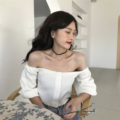 Bluză de damă de ultimă generație cu nasturi și mâneci căzute