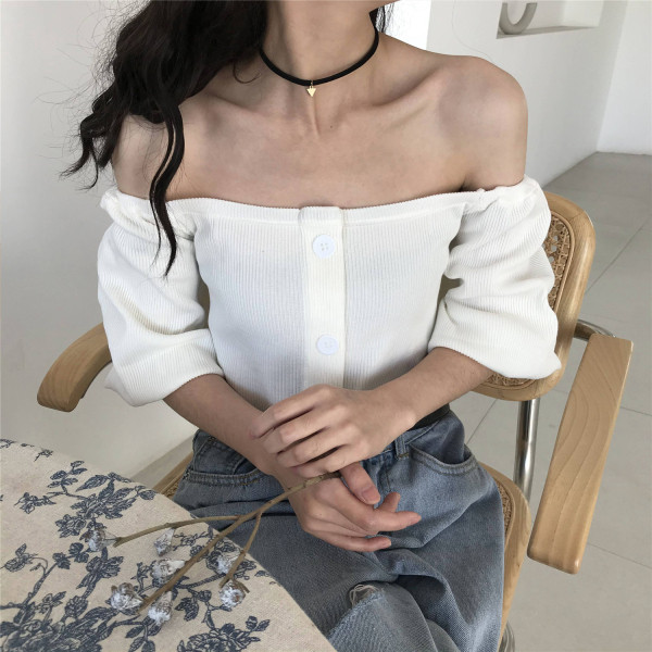 Bluză de damă de ultimă generație cu nasturi și mâneci căzute