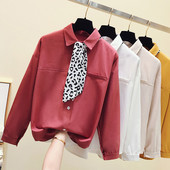 Cămașă modernă de damă cu panglică leopard pe guler