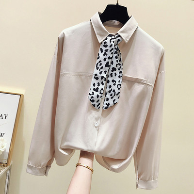 Cămașă modernă de damă cu panglică leopard pe guler
