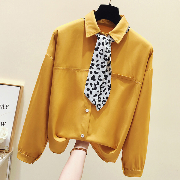 Cămașă modernă de damă cu panglică leopard pe guler