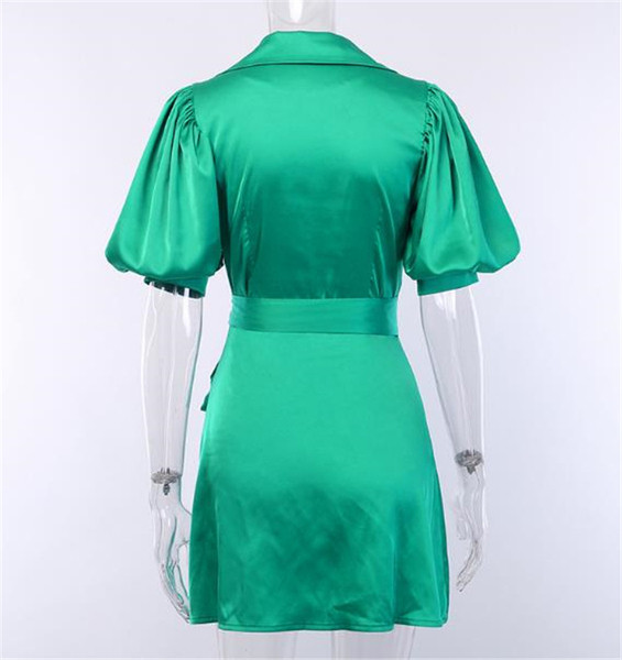 Elegantna ženska haljina s kratkim rukavima i špic izrezom u zelenoj boji