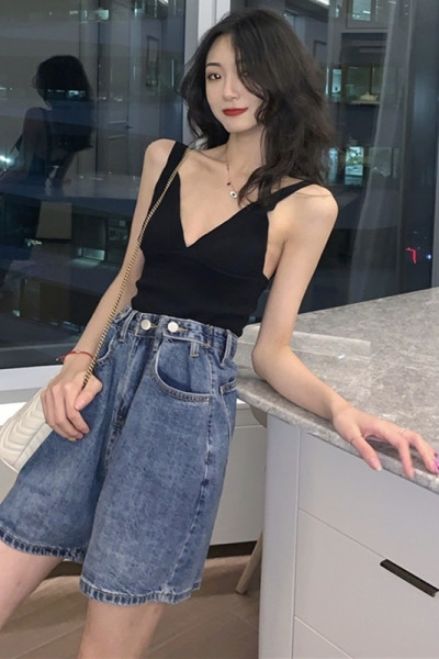 Maieu negru de damă, cu bretele largi și decolteu adânc