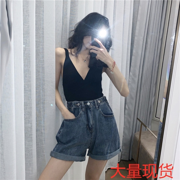 Maieu negru de damă, cu bretele largi și decolteu adânc