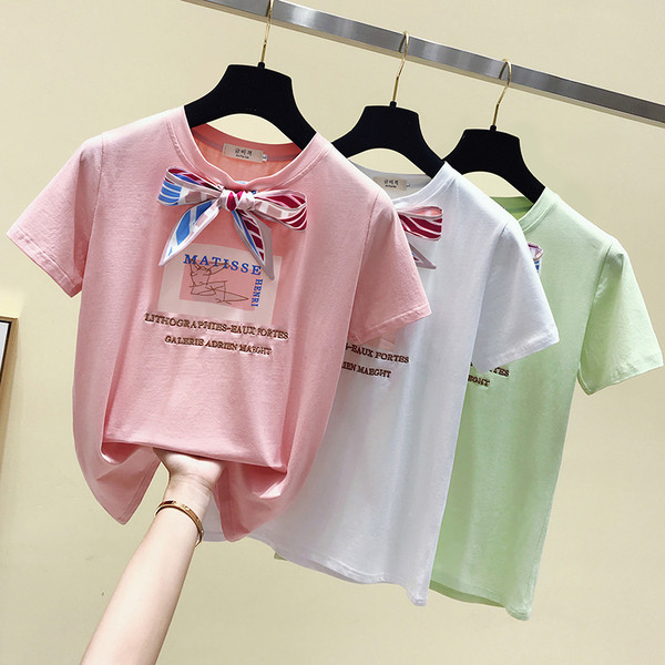 Modern női blúz szalaggal és kerek nyakkivágással