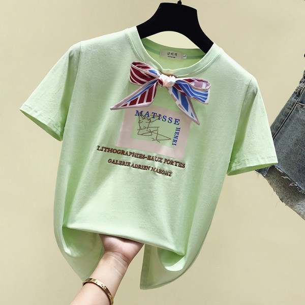 Modern női blúz szalaggal és kerek nyakkivágással