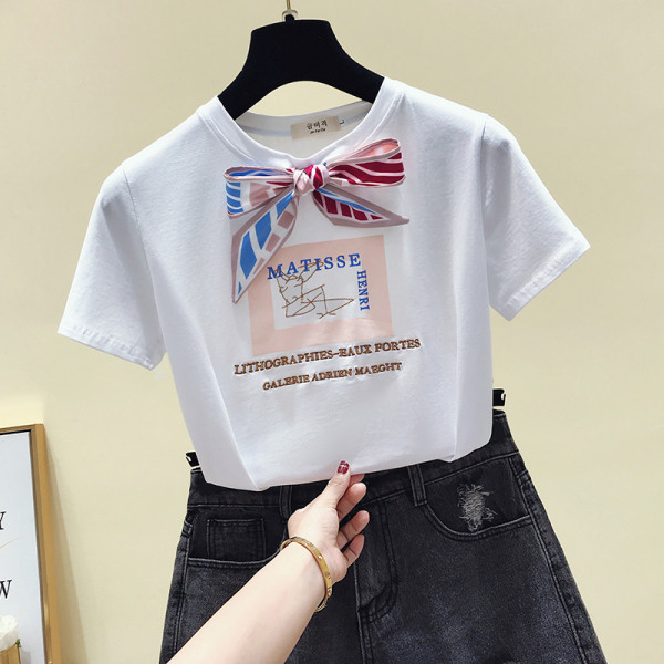 Modern női blúz szalaggal és kerek nyakkivágással