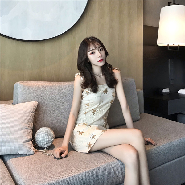 Модерна дамска рокля с пайети 