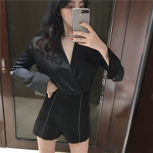 Cămașă elegantă de damă, cu decolteu spitz