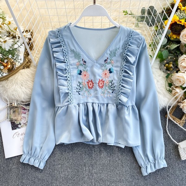 Cămașă casual de damă cu broderie și decolteu spitz