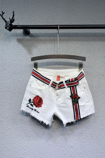 Model nou de pantaloni scurti de dama cu broderie si curea