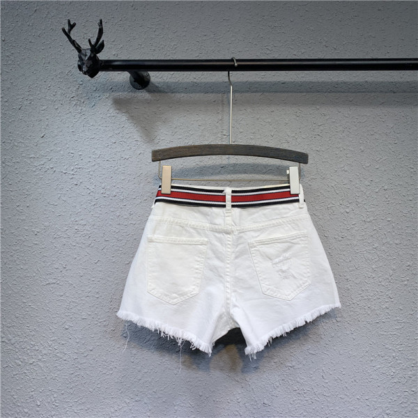 Model nou de pantaloni scurti de dama cu broderie si curea