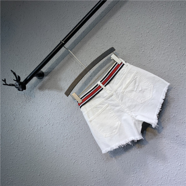 Model nou de pantaloni scurti de dama cu broderie si curea