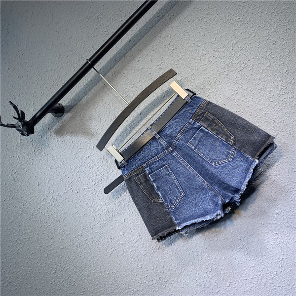 Къса дамска дънкова пола с колан и скъсани мотиви