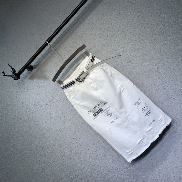 Novi model ženske traper suknje sa printom i remenom u bijeloj boji