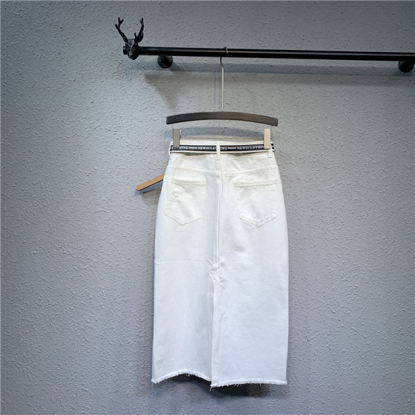 Novi model ženske traper suknje sa printom i remenom u bijeloj boji