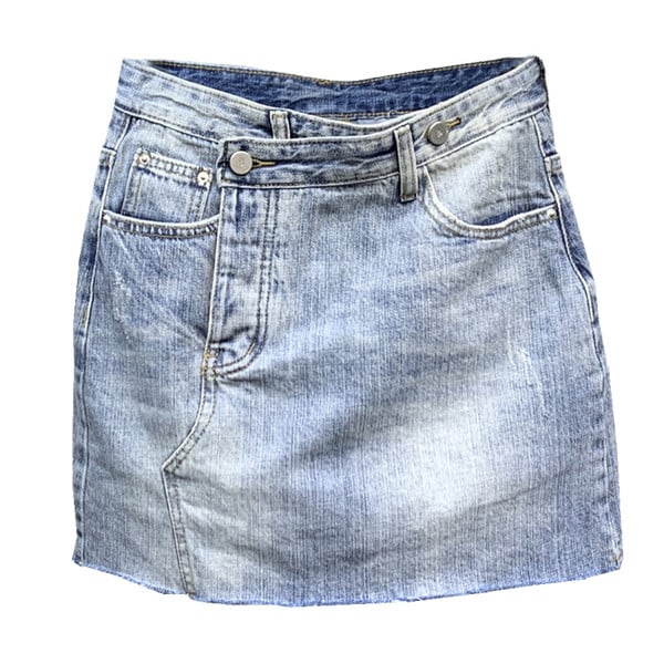 Új modell női rövid farmerszoknya szakadt motívumokkal