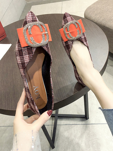 Mocasini de dama in carouri model ascutit cu catarama metalica si talpa plata