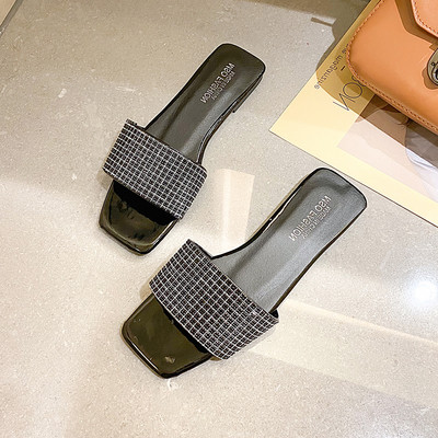 Modern női papucs kövekkel, lapos talppal