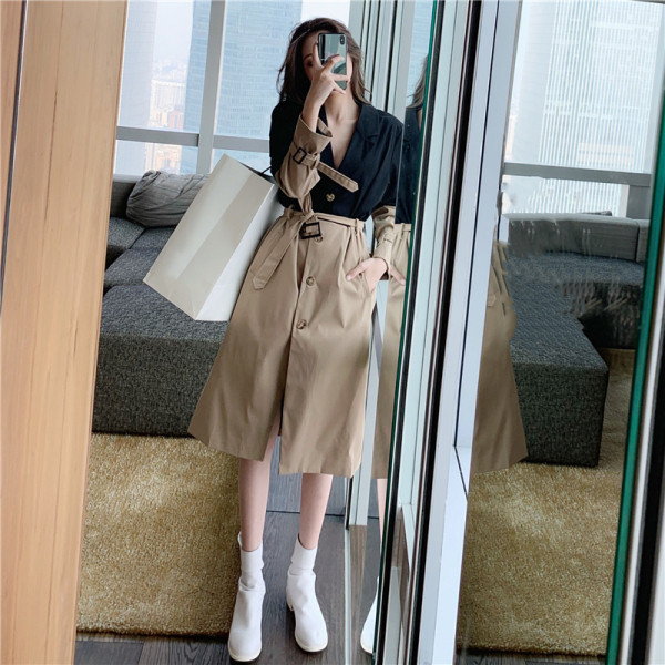 Jachetă de primăvară de damă în două culori, cu centură și nasturi