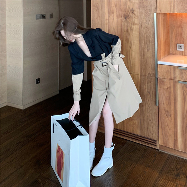 Jachetă de primăvară de damă în două culori, cu centură și nasturi