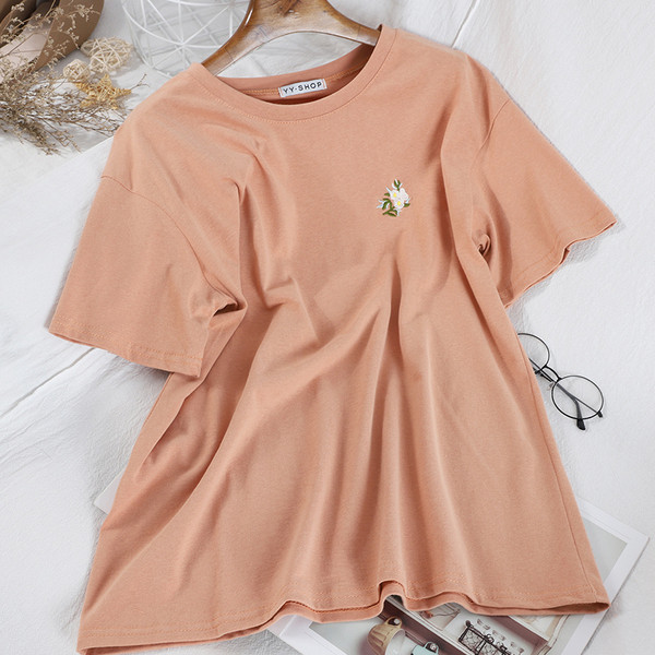 Tricou casual dama model larg cu decolteu oval si broderie florala